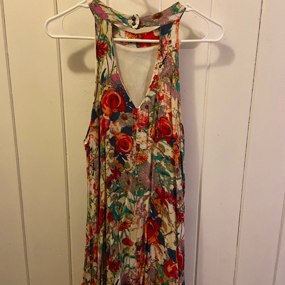 Knee length floral sun dress.😍